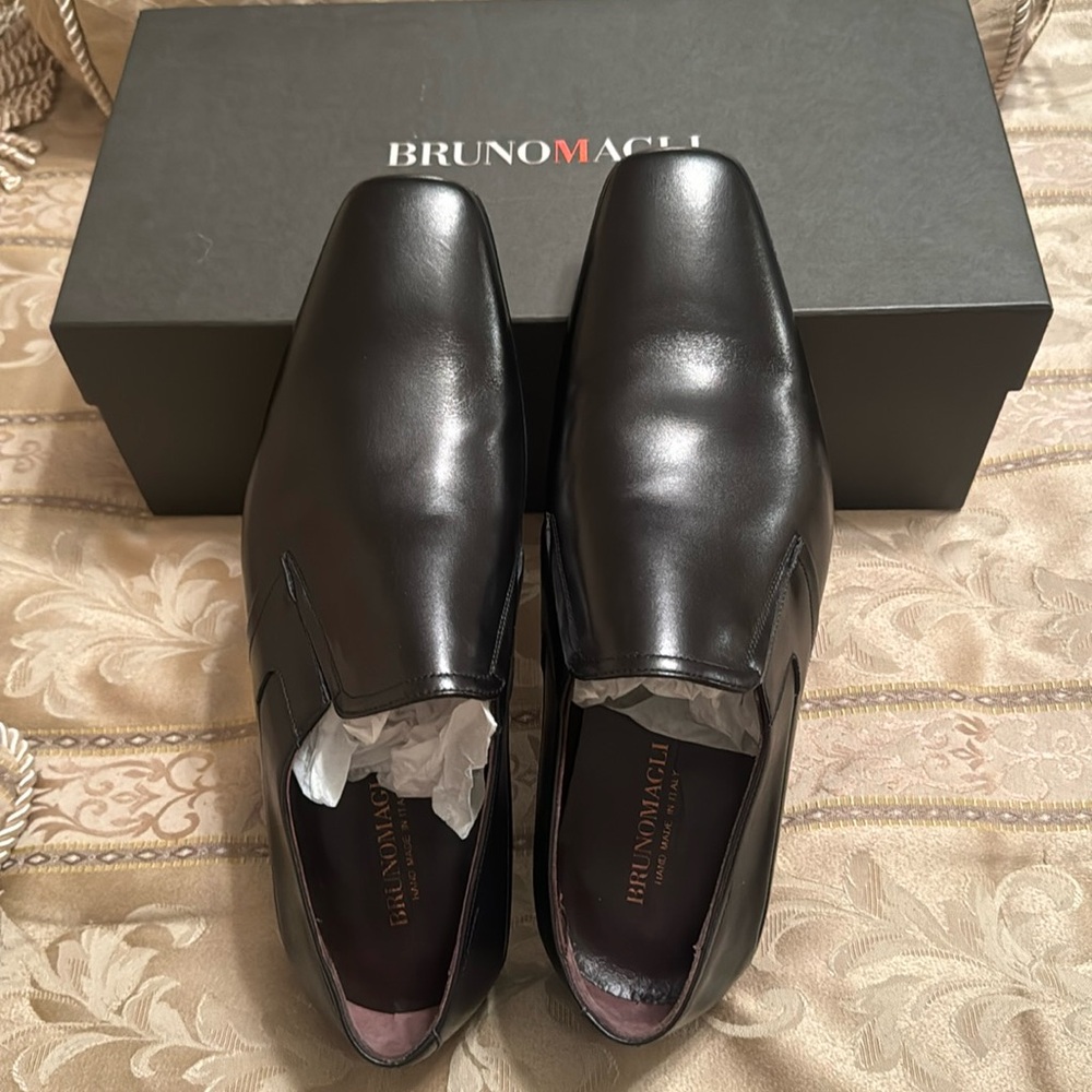 Gorgeous BrunoMagli men’s dress shoe black Calf size 9.5 D- medium
